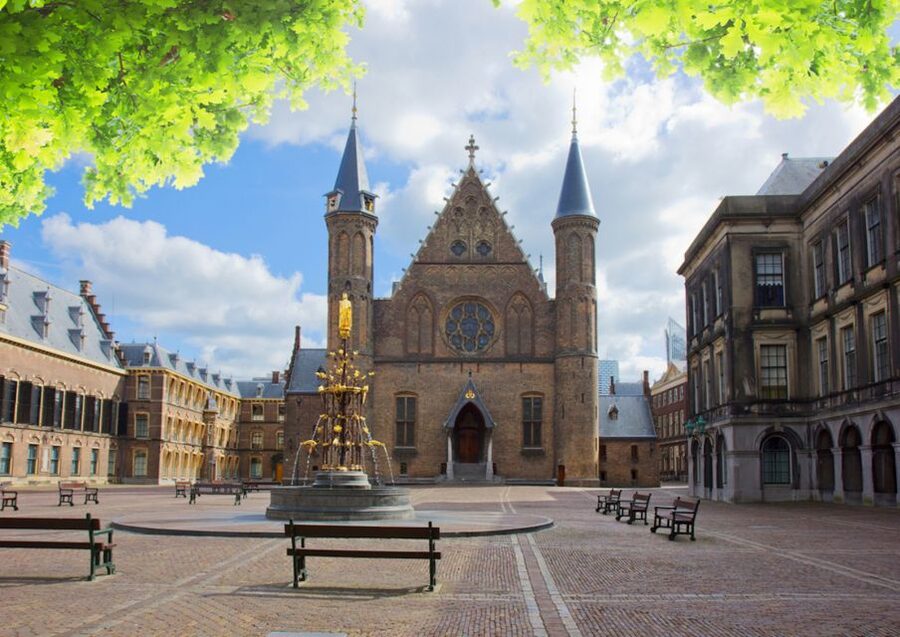 From Amsterdam: Rotterdam and The Hague Tour in Spanish - Oude Haven and a port city feel, without the tourist maze