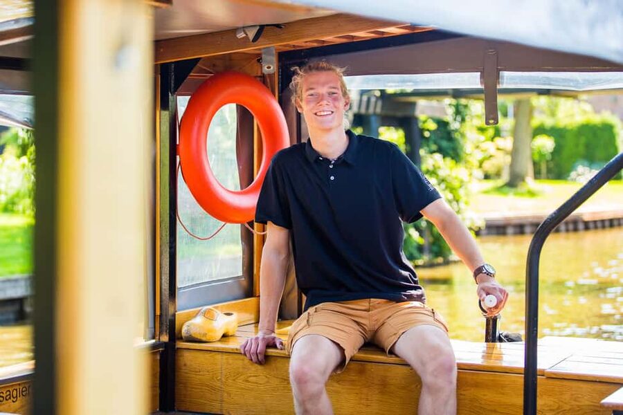 From Amsterdam: Ultimate Giethoorn Experience with Boat Tour - A Full-Day Giethoorn Reset From Amsterdam