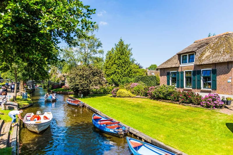 From Amsterdam: Ultimate Giethoorn Experience with Boat Tour - Giethoorn Village Time: Where the Magic Actually Happens