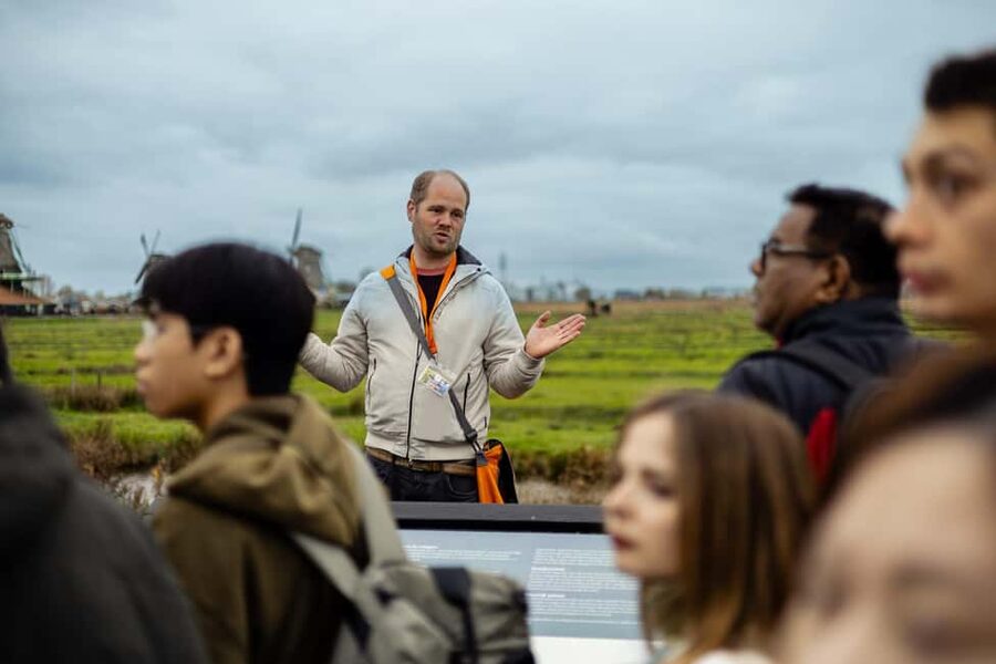 From Amsterdam: Volendam and Zaanse Schans Tour with Cheese - Timing, Crowds, and Group Pace: The Real Trade-Offs