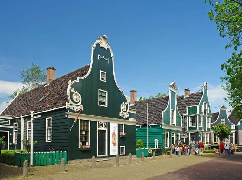 From Amsterdam: Volendam and Zaanse Schans Tour with Cheese - Meeting in Central Amsterdam: Stationsplein 4 Setup