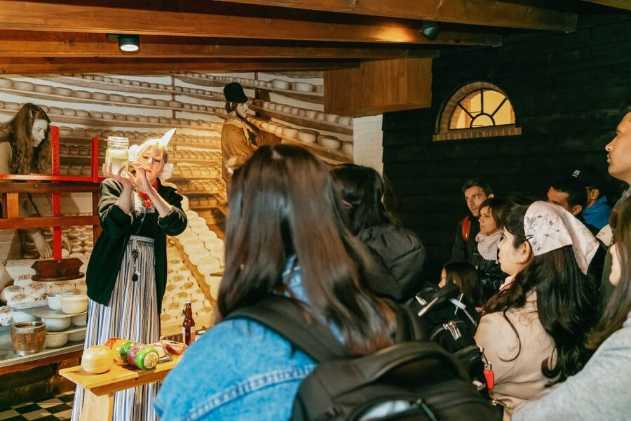 From Amsterdam: Volendam and Zaanse Schans Tour with Cheese - Optional Amsterdam Canal Cruise Voucher: A Nice Second Act