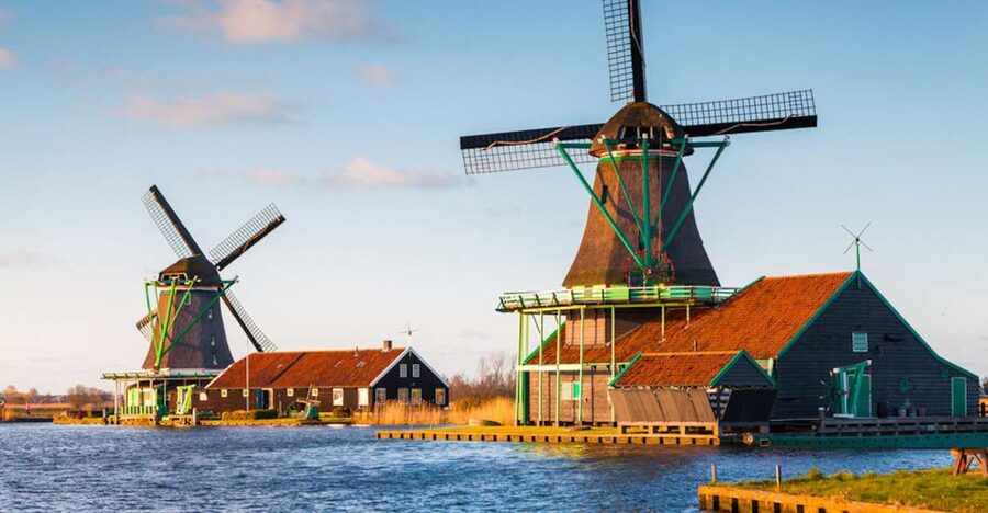 From Amsterdam: Windmills of Zaanse Schans Tour - Photo plan: get variety without sprinting