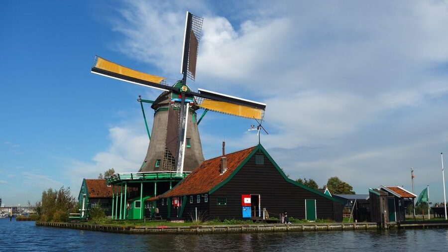From Amsterdam: Windmills, Volendam, & Marken Private Tour - Shopping for Clogs and Waffles Without Losing the Day