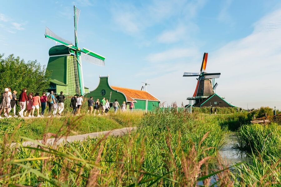 From Amsterdam: Zaanse Schans, Edam, Volendam & Marken - Who should book this tour, and who might skip it