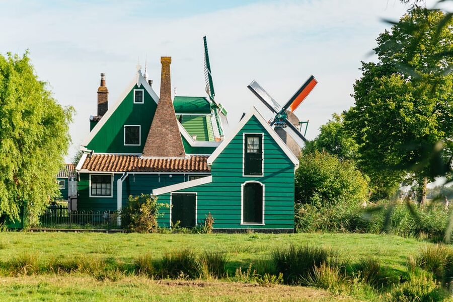 From Amsterdam: Zaanse Schans, Edam, Volendam & Marken - Optional Amsterdam canal cruise: a gentle landing back in the city