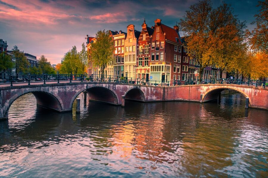 From Brussels: Day Trip to Amsterdam with Canal Boat Cruise - Comfort tips that make this day trip easier