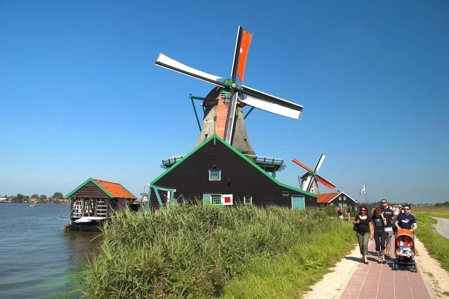 From Brussels: Keukenhof & Windmills Full-Day Guided Tour - Zaanse Schans windmills, cheese tasting, and live clog-making