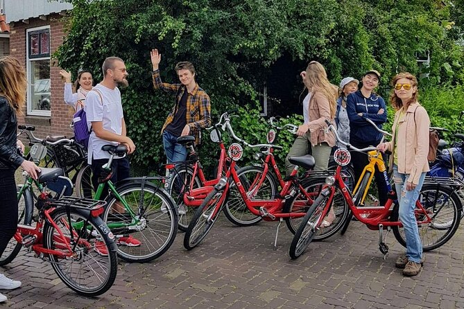 Full-Day Private Guided Countryside Tour from Amsterdam by Bike - Nieuwendammerdijk, the old dyke, and the fairy-tale houses