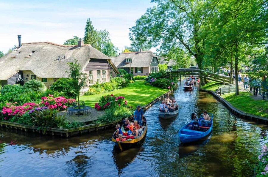 Giethoorn : 1 Hour Canal Cruise in Village With Coffee/Tea - Gliding Through Giethoorn Canals on an Electric Boat