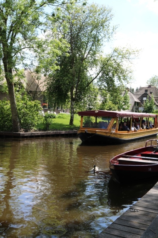 Giethoorn: 1 hour Private Open Bout Tour - Your private sloop on Giethoorn canals (and why the seating matters)