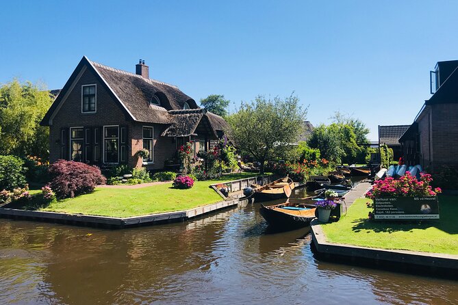 Giethoorn, Afsluitdijk, Zaanse Schans Day Tour Incl Hotel Pick Up - A smooth day trip loop out of Amsterdam