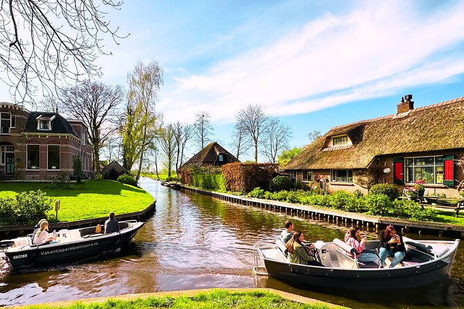 Giethoorn and Zaanse Schans Tour With Local Guide - Zaanse Schans in 1 hour: windmills, village time, and choosing one mill wisely
