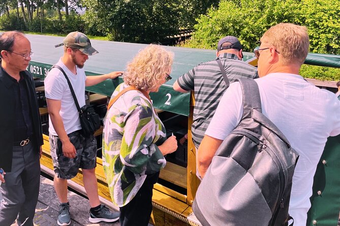 Giethoorn and Zaanse Schans Tour With Local Guide - Extras that make the day feel smooth, not stressful
