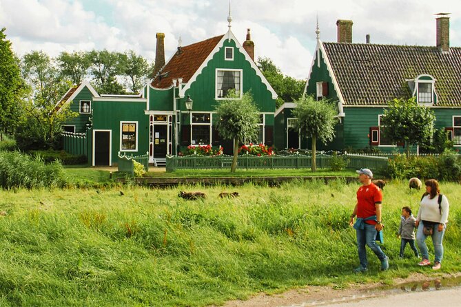 Giethoorn and Zaanse Schans Tour With Local Guide - Practical tips for a smoother day (and what to bring)