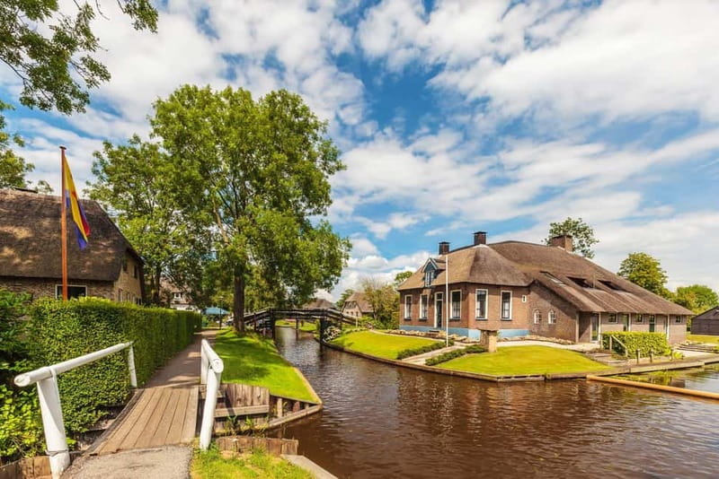 Giethoorn: Canal Cruise & lake Tour & Sightseeing Village - Key things you’ll notice on this Giethoorn tour