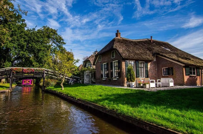 Giethoorn: Canal Cruise & lake Tour & Sightseeing Village - Why Giethoorn looks better from the water
