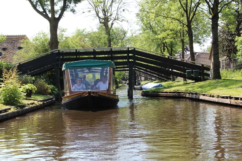Giethoorn: Canal Cruise & lake Tour & Sightseeing Village - The 3-hour plan: cruise first, then walk on your own