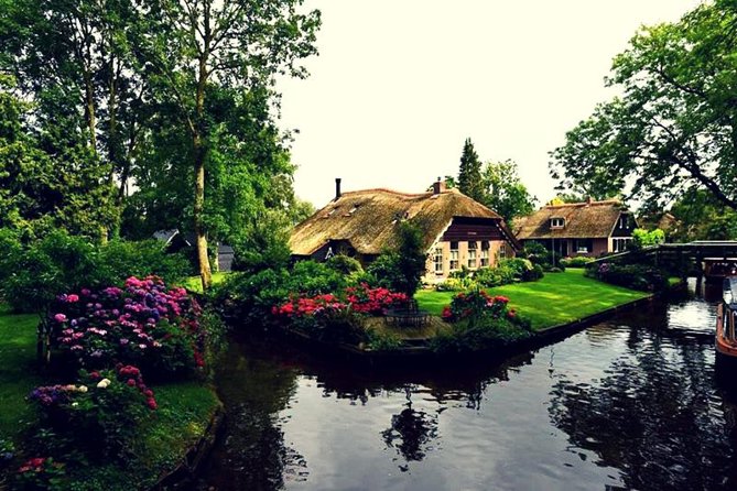 Giethoorn Day Tour from Amsterdam with Small Boat Ride - Key highlights worth your attention