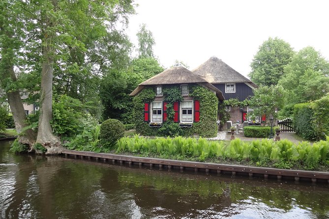Giethoorn Day Tour from Amsterdam with Small Boat Ride - The electric boat ride: 1 hour of canal driving through wooden bridges
