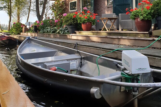 Giethoorn Day Tour from Amsterdam with Small Boat Ride - Lunch and free time: how to use your afternoon without rushing