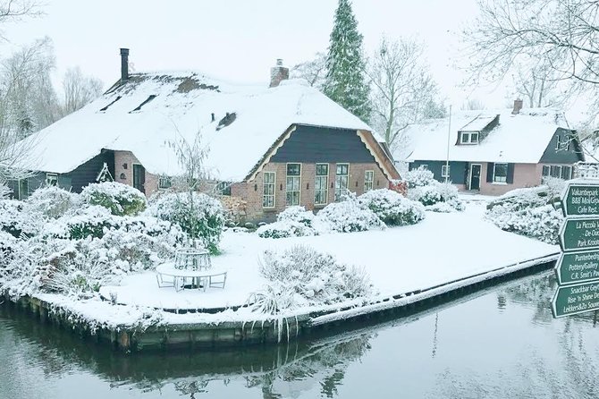 Giethoorn Day Tour from Amsterdam with Small Boat Ride - Crowds, timing, and when the day can shift