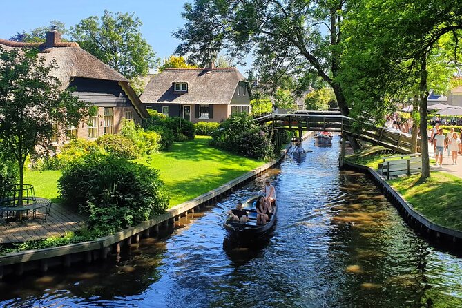 Giethoorn Day Tour from Amsterdam with Small Boat Ride - Small-group comfort: the 10:30am ride out of Amsterdam Centraal