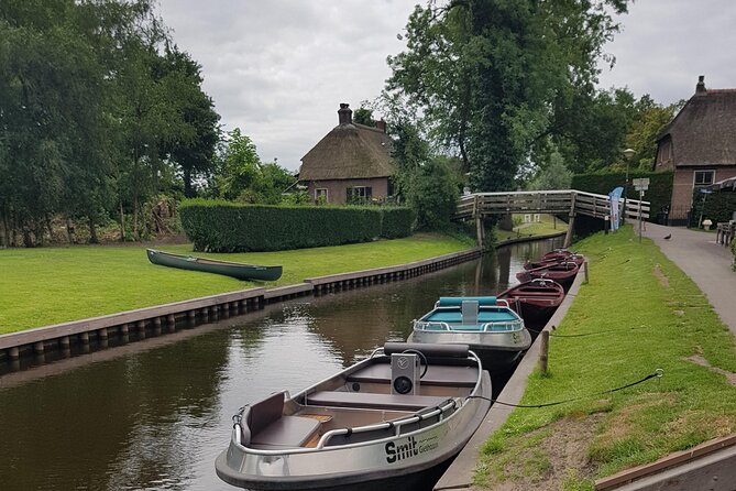 Giethoorn Day Trip from Amsterdam – Private Tour & Canal Boat - Private vs Shared Boat: When the €85 or €350 Upgrade Is Worth It