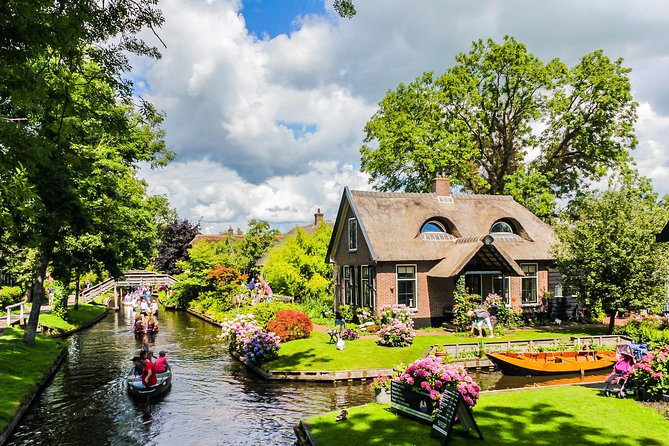 Giethoorn Day Trip from Amsterdam with Boat Trip - Free Time in Giethoorn: How to Use It Without Feeling Rushed