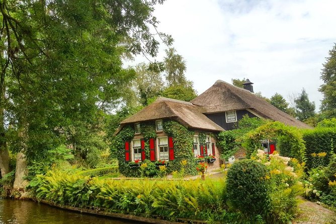 Giethoorn Guided DayTrip from Amsterdam - Why Giethoorn works so well as a day trip