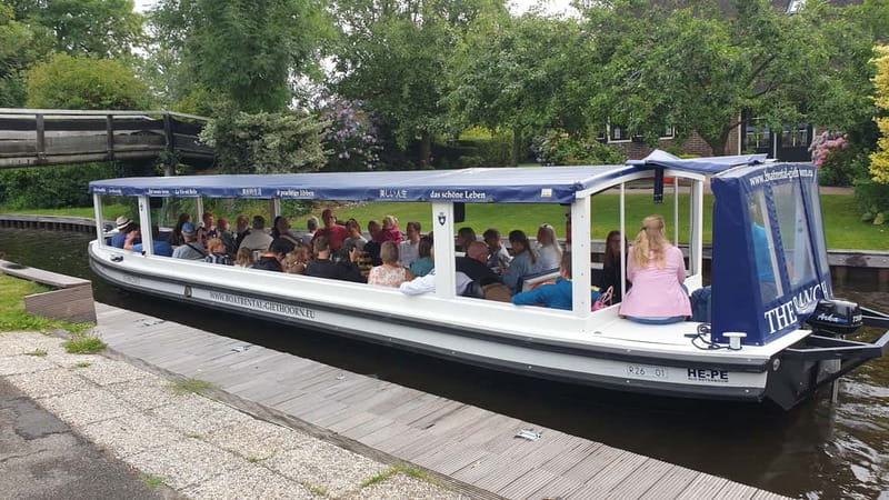 Giethoorn: Luxury Private Closed Boat Tour with captain - The new tour boat: big windows, heating, and those small comforts