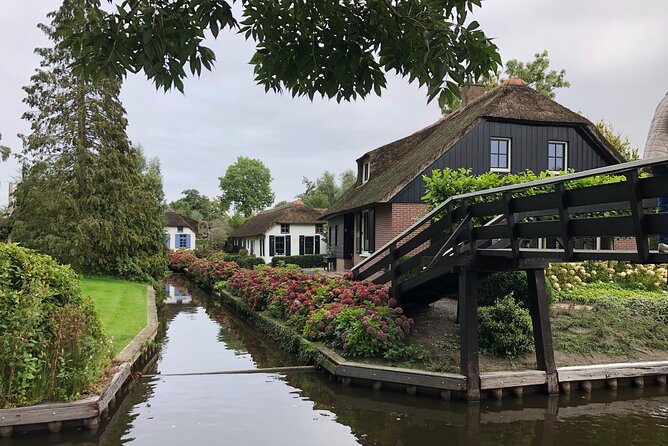 Giethoorn, Private Boat Tour & Exploring the North Netherlands - Getting comfortable: air-conditioned transport and a calmer travel day