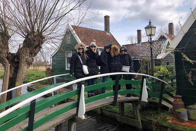 Giethoorn, Private Boat Tour & Zaanse Schans Windmills - Giethoorn’s car-free center: how the village changes when cars disappear