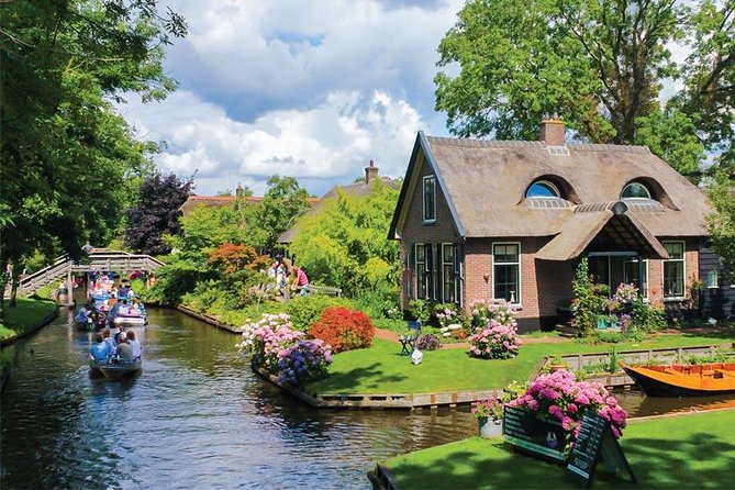 Giethoorn Private Tour Guide Giethoorn in luxury Jaguar S Type - What’s included, and what you will actually use
