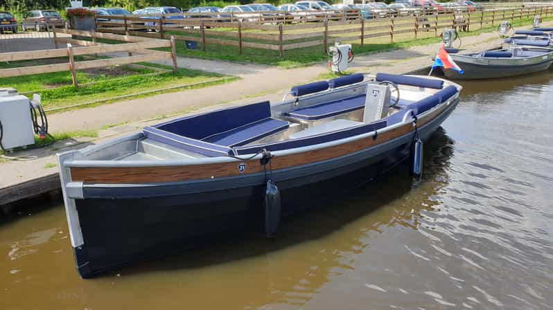 Giethoorn: Self-Drive Boat Rental for up to 12 People - Why Giethoorn canals work so well with a self-drive boat