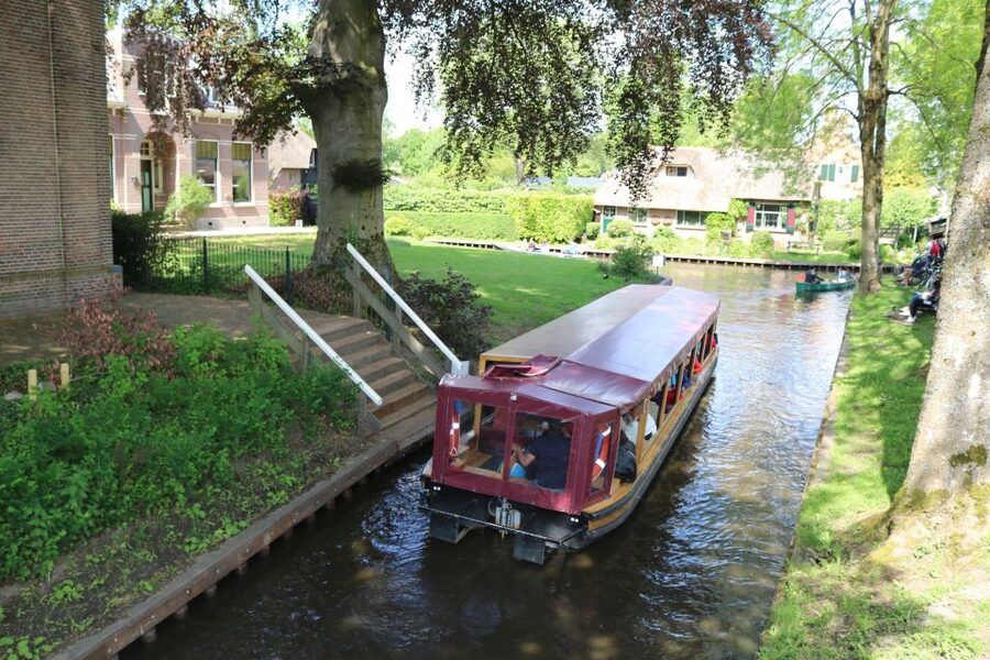 Giethoorn: Village & National Park Canal Cruise with Coffee - Final call: should you book the Giethoorn village and Weerribben-Wieden canal cruise?