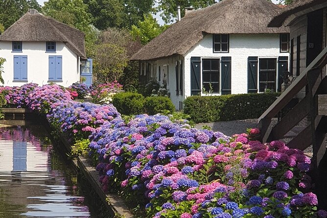 Giethoorn, Zaandam & Zaanse Schans Day Tour w/ Small Boat Ride - Clogs and Cheese in Motion: Demos That Turn Factories Into Stories