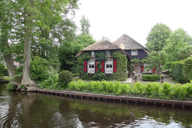 Giethoorn, Zaandam & Zaanse Schans Day Tour w/ Small Boat Ride - Diamonds at Zaanse Schans: Another Craft Stop, Another Quick Lesson