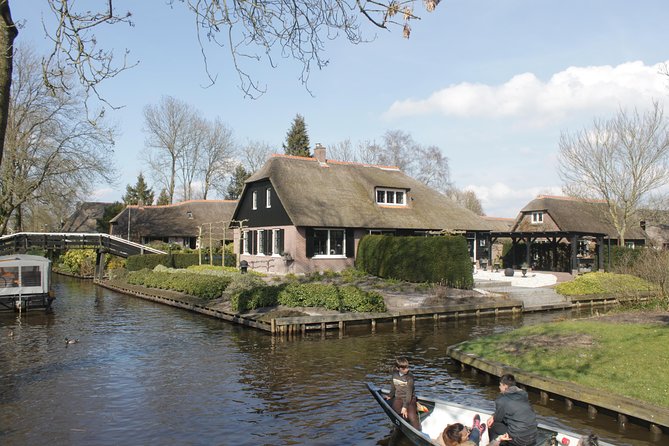 Giethoorn, Zaandam & Zaanse Schans Day Tour w/ Small Boat Ride - The Drive Past IJsselmeer and Dutch Dikes: Stories You Can Actually Use