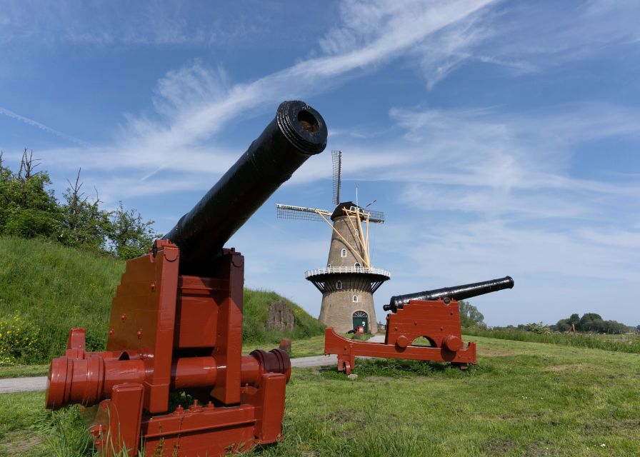 Gorinchem: Highlights Tour with local guide - Buiten de Waterpoort gate: river views with a purpose
