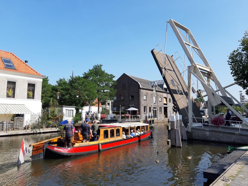 Gouda: Historical Canal Cruise - Sliding into Gouda’s canals on the Jan Salie or Jan Kordaat