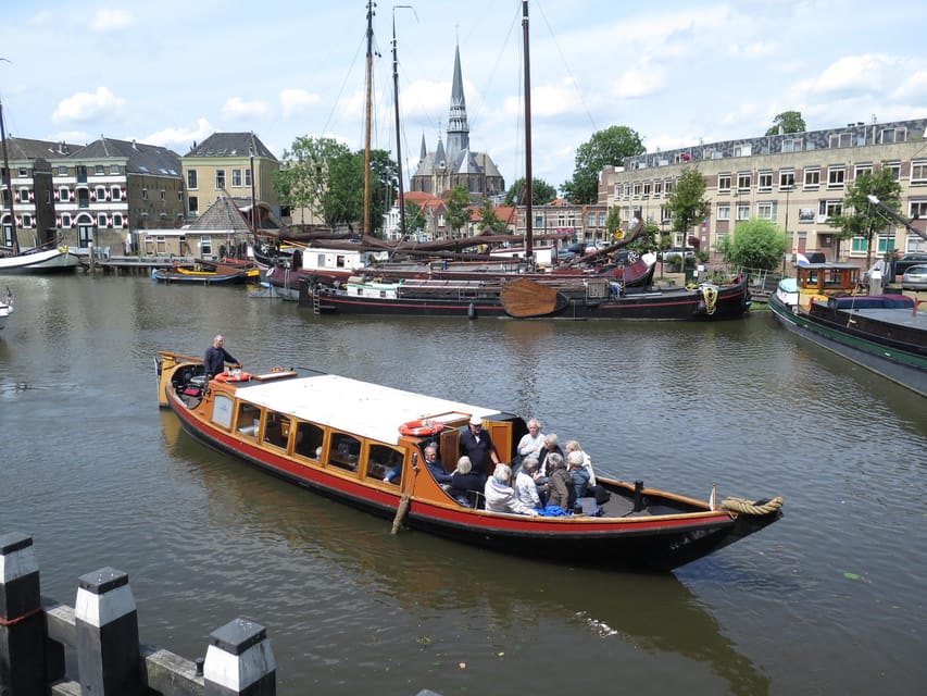 Gouda: Historical Canal Cruise - Cruising the monumental city center: what to watch for