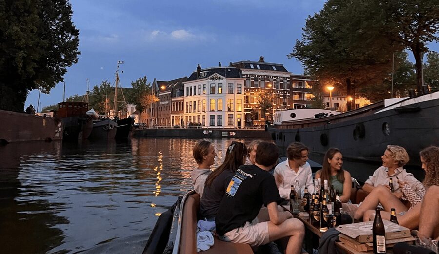 Groningen: City canal cruise (with unlimited drinks) - Tips to Make Your Hour Feel Like Two