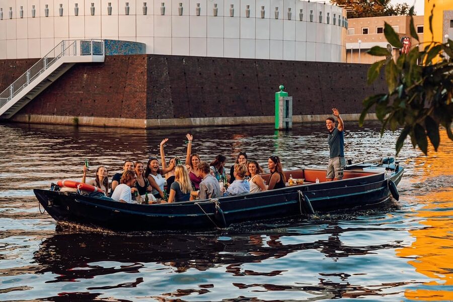 Groningen: City canal cruise (with unlimited drinks) - Getting to Schuitendiep 1022 Without Stress