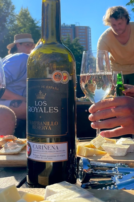 Groningen: Evening Cheese and Wine cruise - Who should book this Groningen cheese and wine cruise