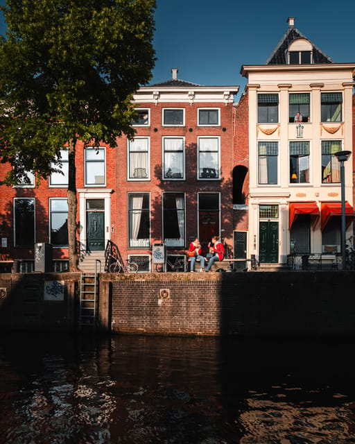 Groningen: Informative city canal cruise + drinks & cookies - Boarding at the low quay, what to expect before you set off