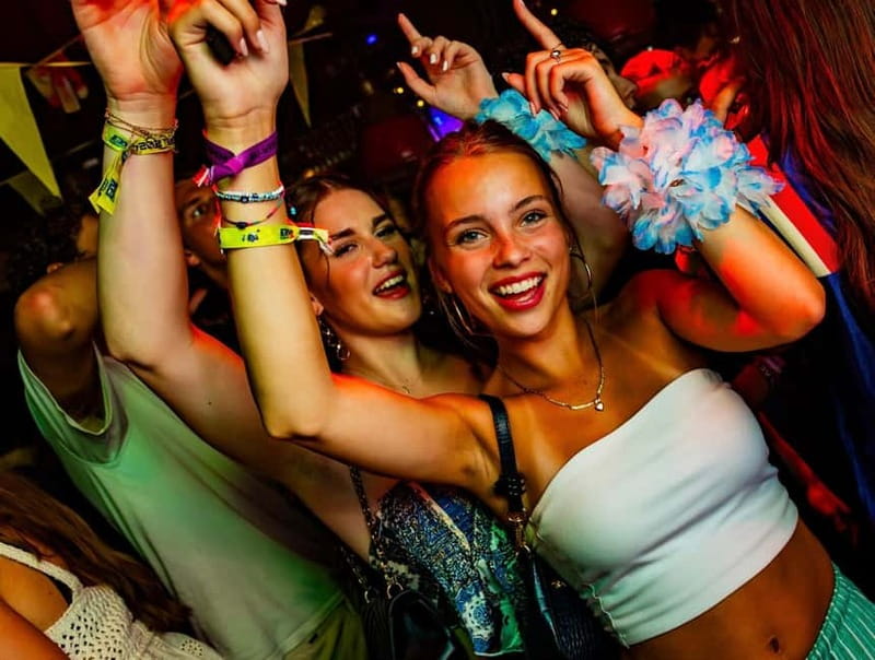 Groningen: Pub Crawl with Pub Quiz, Free Shots and Games - Free Entry Plus Drinks: What You Are Actually Paying For