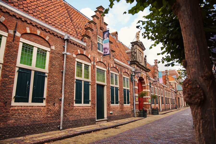 Haarlem: Frans Hals Museum Entrance Ticket with Audio Guide - Modern art next door: how Mondriaan fits with old masters