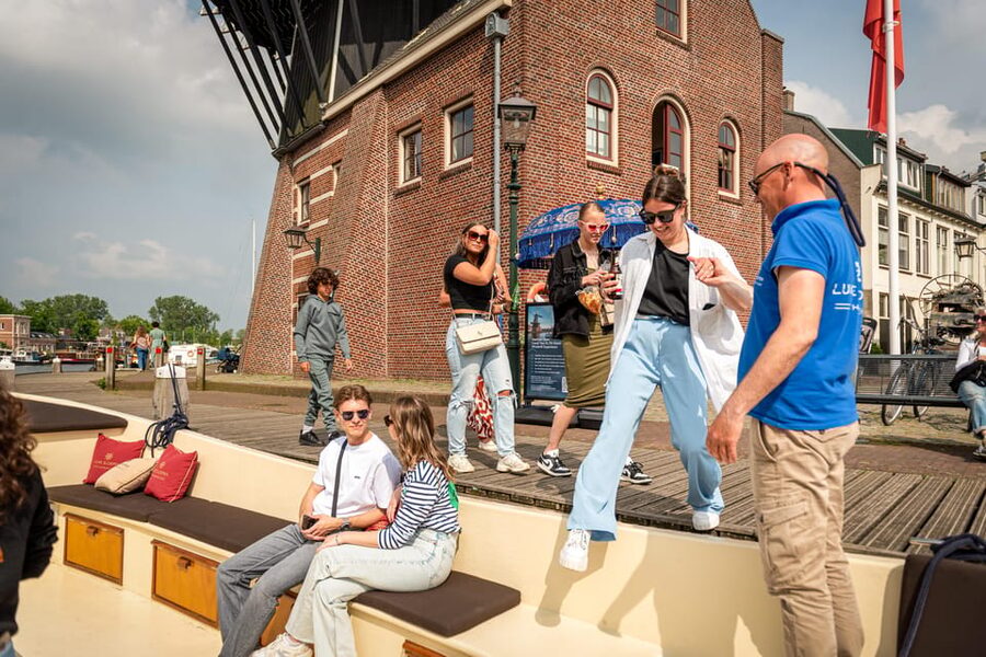 Haarlem: Guided Highlights Canal Cruise on Open Boat - Why this Haarlem canal cruise feels calmer than you expect