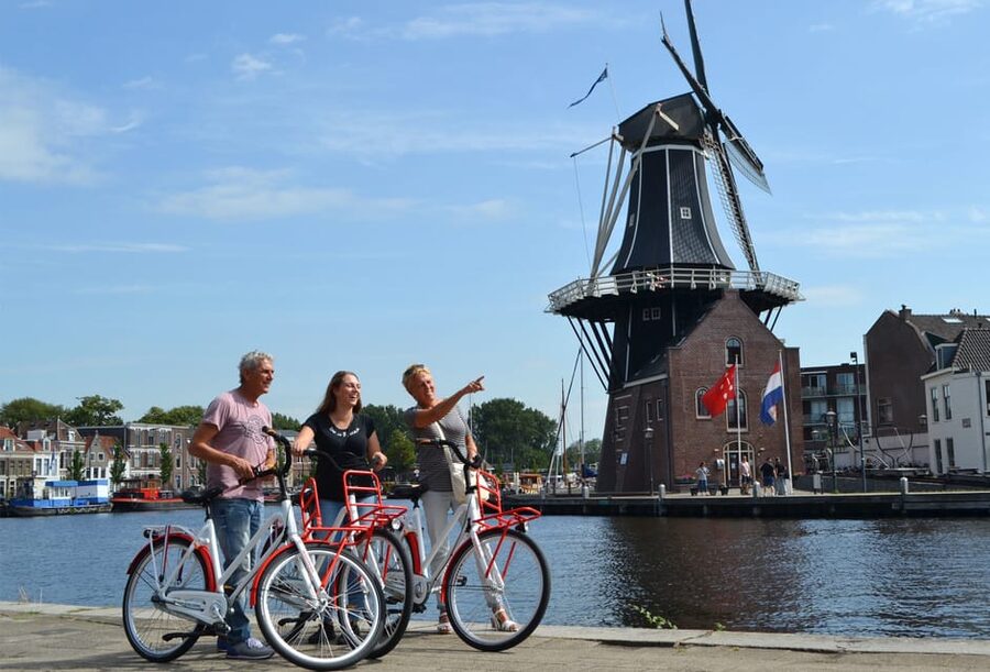 Haarlem Highlights Bike Tour - Meeting at Bike Tours Haarlem, inside de Green Bikes on Stationsplein